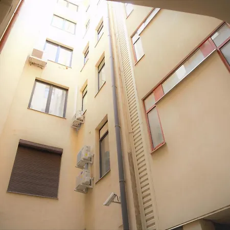 Quiet Old Town With Elevator Access Апартаменты *
