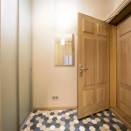 Apartment Quiet Old Town With Elevator Access *