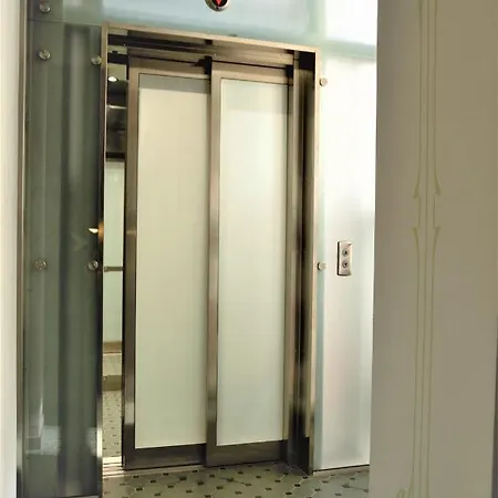 Apartment Quiet Old Town With Elevator Access Riga